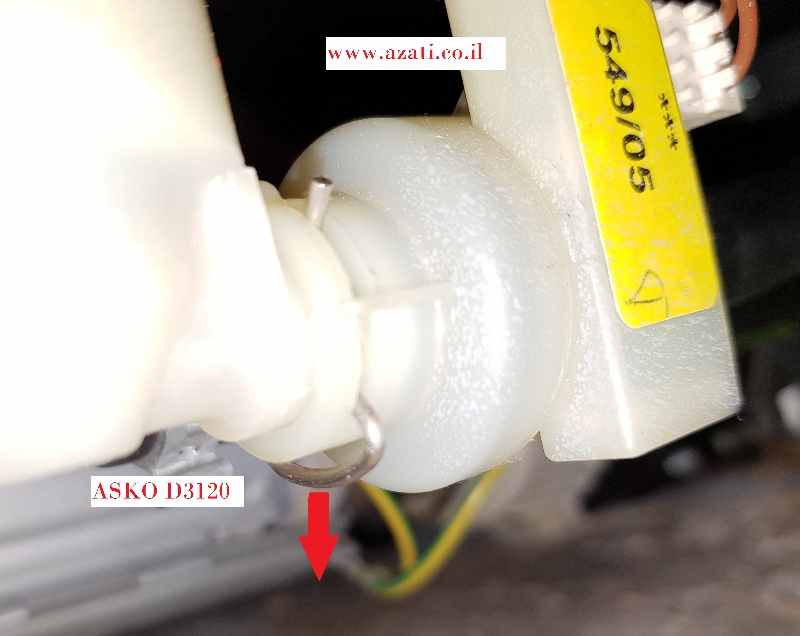 The clip between the flow meter and the valve